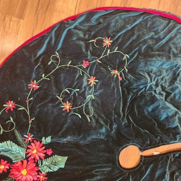 Vintage 90s Dark Green Red Velvet Tree Skirt Ribbon Poinsettias 52" Diameter - Picture 3 of 5